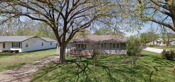 822 Shea St, Burlington, KS 66839