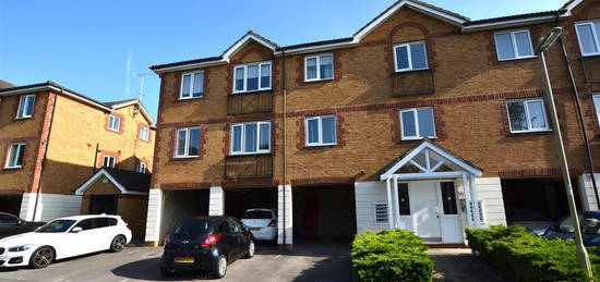 Flat to rent in Ellen Drive, Fleet GU51