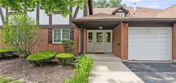 5804 Wolf Rd #4A, Western Springs, IL 60558