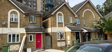 Terraced house to rent in Farrow Lane, New Cross, London SE14