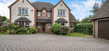 5 bedroom detached house