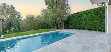 Maison récente avec piscine, au calme