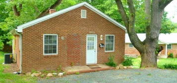 500 Whitaker St, Chapel Hill, NC 27516