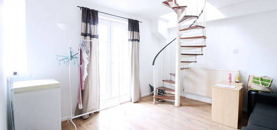 Flat to rent in Chalton Street, Euston NW1