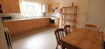 5 bedroom terraced house to rent