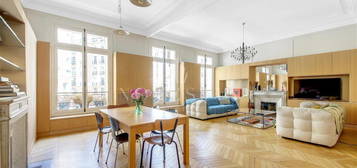 Un appartement de 5 pièces de 147 m²