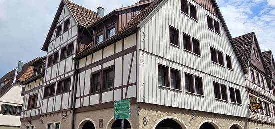 Schöne, helle 2-Zimmer-Dachgeschoss-Wohnung (57m²) mit Balkon in der historischen Altstadt