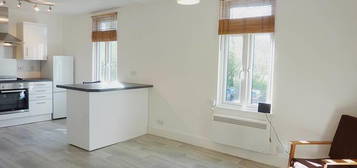 Flat to rent in Cores End Road, Bourne End SL8