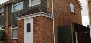 3 bedroom semi-detached house to rent