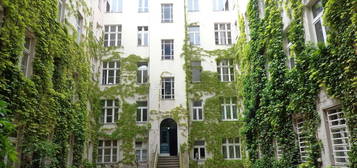 Schöne 2-Zi. Altbau-Wohnung mit EBK-dicht Ku`damm!