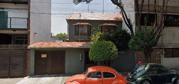 Casa en Avenida Clavería, Azcapotzalco.