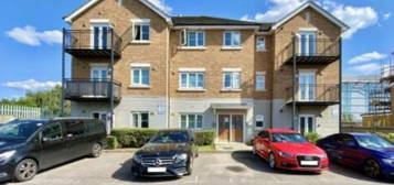 Flat to rent in Comet House, Harlington, Hayes UB3