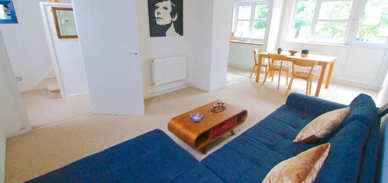 Maisonette to rent in Lockhart Close, Mackenzie Road, Islington N7