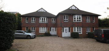 Flat to rent in London Road, Tonbridge TN10