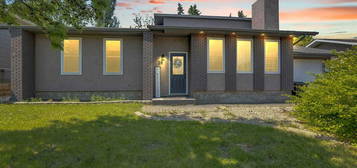 28 Garden Rd, Lacombe, AB T4L 1R7
