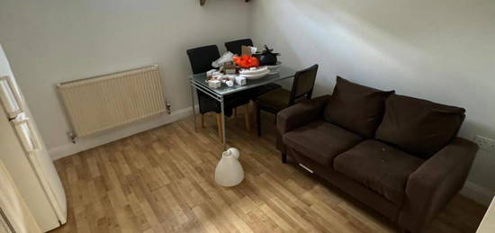 Flat to rent in Glenwood Road, London N15