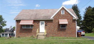 1016 Bond St, Farrell, PA 16121