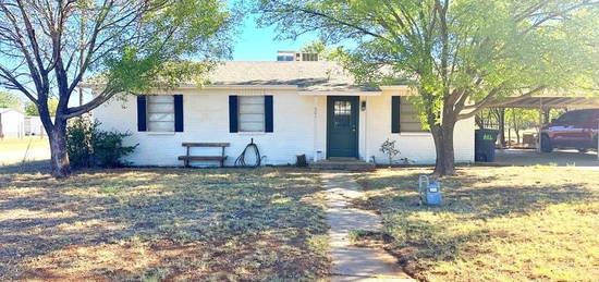 501 S Lightfoot St, Loraine, TX 79532