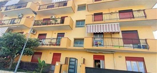 Appartamento di tre vani Nizza Di Sicilia con post
