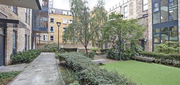 Flat for sale in Amelia Street, London SE17