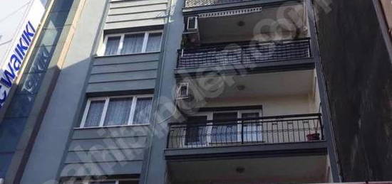 BOZYAKA ZİNCİRLİKUYUDA CADDE ÜZERİ KİRALIK 2+1 DAİRE