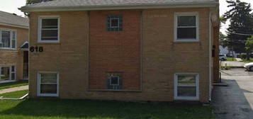 618 S Wisconsin Ave Apt B, Addison, IL 60101