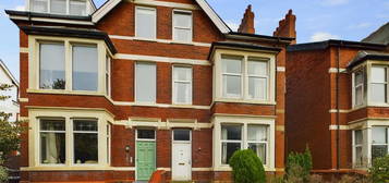 5 bedroom semi-detached house for sale