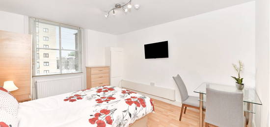 Studio to rent in Cromwell Road, London SW7