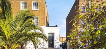 Flat for sale in Queensbridge Road, London Fields, London E8