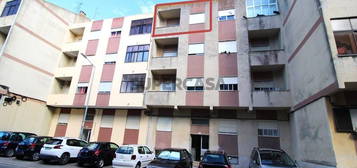 Apartamento T2, terceiro andar, no Vale da Amoreira - Moita