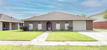 600 Gaynell Dr, Houma, LA 70360