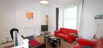 Flat to rent in Tooting Bec Road, London SW17