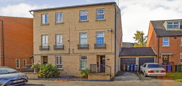 4 bed town house for sale