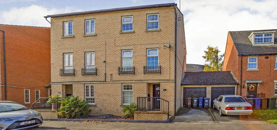 4 bed town house for sale