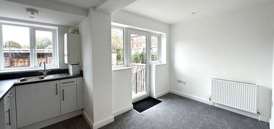 Flat to rent in Exeter Road, Exmouth EX8