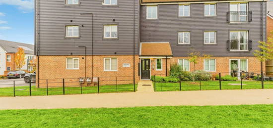 Flat for sale in Clay Vale, Faygate, Horsham RH12