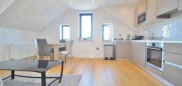 Flat to rent in Cawdor House, 36-38 Parkhurst Road, London N11