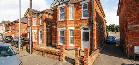 6 bedroom detached house