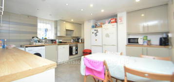 6 bedroom terraced house