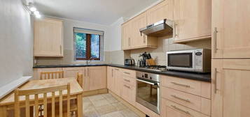 Flat to rent in Upper Park Road, Belsize Park, Belsize Park NW3