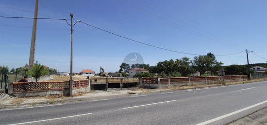 Parque p 100 camiões c casa e armazéns à Nacional3