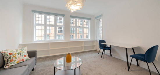 Flat to rent in Buckingham Gate, London SW1E