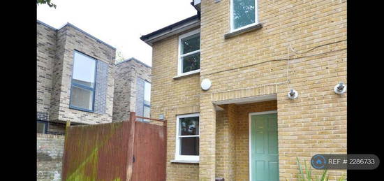 3 bedroom semi-detached house