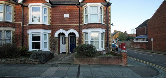 4 bed end terrace house to rent