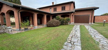 Villa in vendita a Roncaro