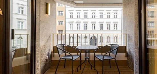 Moderne und helle Neubauwohnung im Herzen von Berlin-Mitte mit Balkon