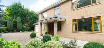 5 bedroom detached house