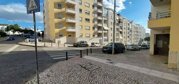 Apartamento T2 em R/C com suite mobilado em SP Estoril