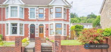 4 bedroom end of terrace house