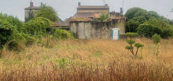 À vendre maison mitoyenne en ruine avec 1200 m de terrain